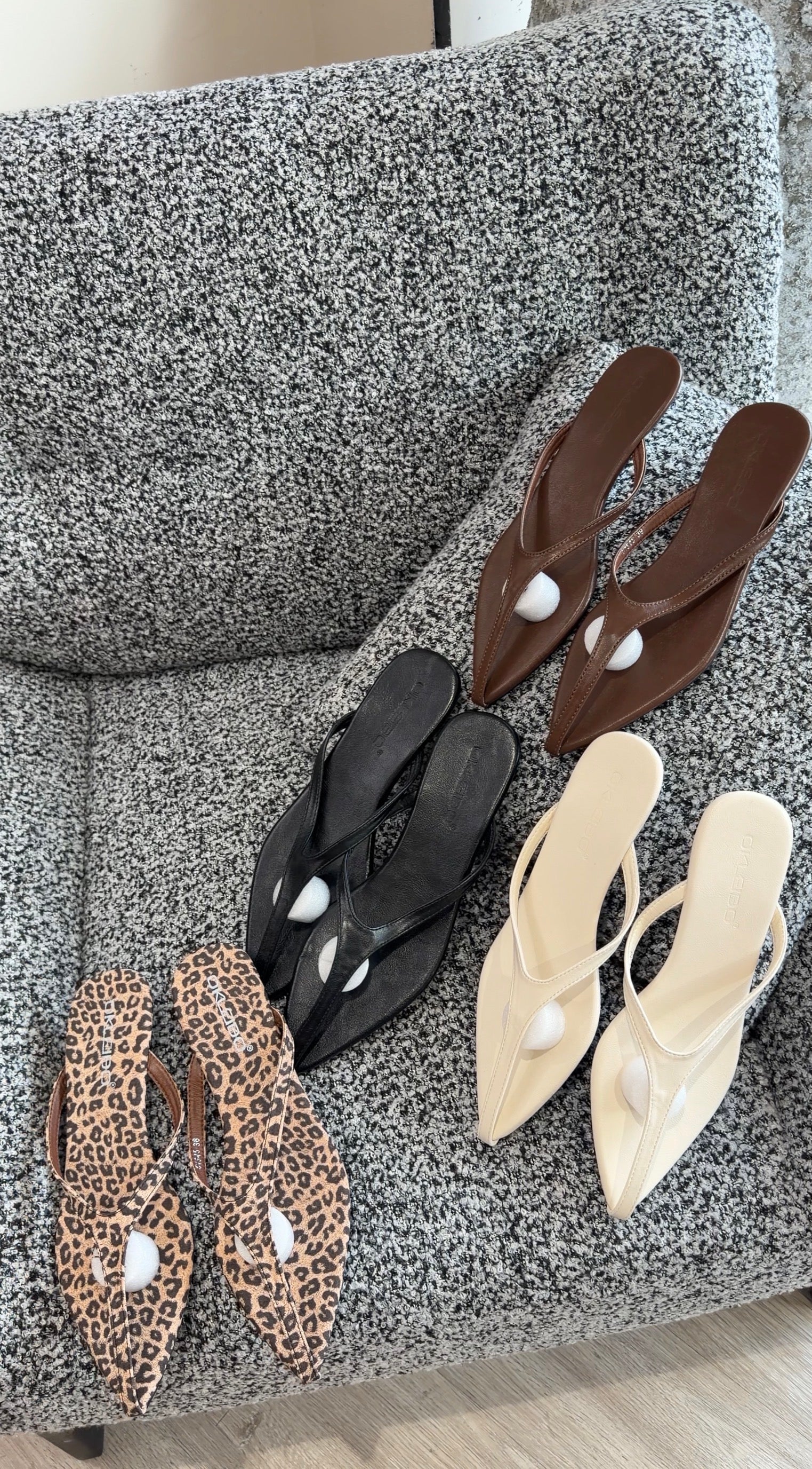 Tee slipper heels