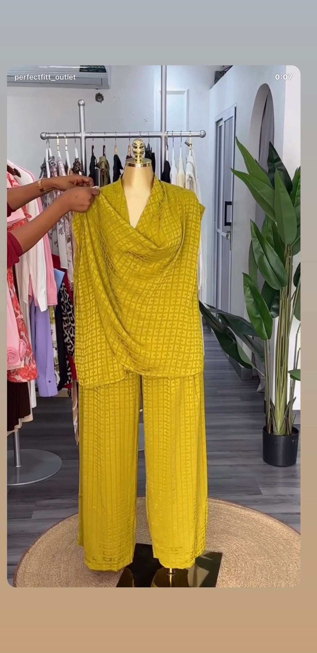 Tiwaa  set