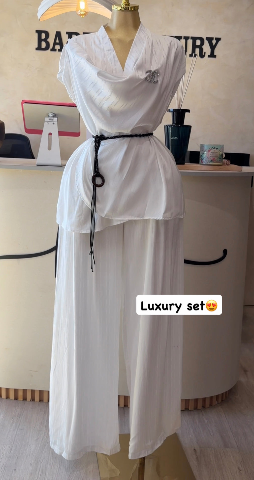 Tiwaa  set